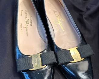 Shoes and Purses on pre-sale through the Whatnot app. 
Whatnot is a selling app. Download the app and then follow entrustedestatesalesnash. 
Send us a message on Whatnot of the shoes/purses you are interested in and we’ll get prices to you! 
Copy/paste this link to get a $15 credit toward your first purchase!
https://whatnot.com/invite/entrustedestatesales
