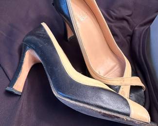 Shoes and Purses on pre-sale through the Whatnot app. 
Whatnot is a selling app. Download the app and then follow entrustedestatesalesnash. 
Send us a message on Whatnot of the shoes/purses you are interested in and we’ll get prices to you! 
Copy/paste this link to get a $15 credit toward your first purchase!
https://whatnot.com/invite/entrustedestatesales
