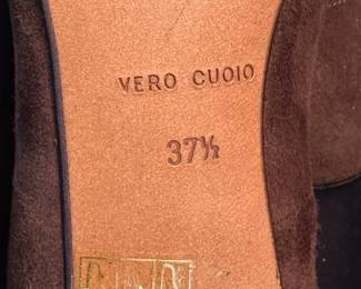 Shoes and Purses on pre-sale through the Whatnot app. 
Whatnot is a selling app. Download the app and then follow entrustedestatesalesnash. 
Send us a message on Whatnot of the shoes/purses you are interested in and we’ll get prices to you! 
Copy/paste this link to get a $15 credit toward your first purchase!
https://whatnot.com/invite/entrustedestatesales
