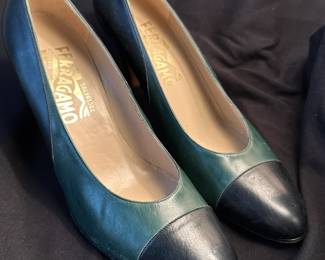 Shoes and Purses on pre-sale through the Whatnot app. 
Whatnot is a selling app. Download the app and then follow entrustedestatesalesnash. 
Send us a message on Whatnot of the shoes/purses you are interested in and we’ll get prices to you! 
Copy/paste this link to get a $15 credit toward your first purchase!
https://whatnot.com/invite/entrustedestatesales
