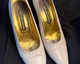 Shoes and Purses on pre-sale through the Whatnot app. 
Whatnot is a selling app. Download the app and then follow entrustedestatesalesnash. 
Send us a message on Whatnot of the shoes/purses you are interested in and we’ll get prices to you! 
Copy/paste this link to get a $15 credit toward your first purchase!
https://whatnot.com/invite/entrustedestatesales
