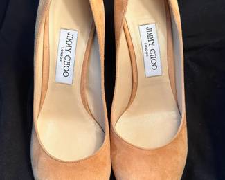 Shoes and Purses on pre-sale through the Whatnot app. 
Whatnot is a selling app. Download the app and then follow entrustedestatesalesnash. 
Send us a message on Whatnot of the shoes/purses you are interested in and we’ll get prices to you! 
Copy/paste this link to get a $15 credit toward your first purchase!
https://whatnot.com/invite/entrustedestatesales
