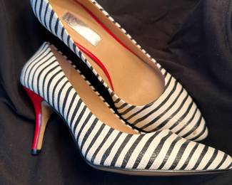 Shoes and Purses on pre-sale through the Whatnot app. 
Whatnot is a selling app. Download the app and then follow entrustedestatesalesnash. 
Send us a message on Whatnot of the shoes/purses you are interested in and we’ll get prices to you! 
Copy/paste this link to get a $15 credit toward your first purchase!
https://whatnot.com/invite/entrustedestatesales
