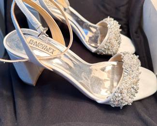 Shoes and Purses on pre-sale through the Whatnot app. 
Whatnot is a selling app. Download the app and then follow entrustedestatesalesnash. 
Send us a message on Whatnot of the shoes/purses you are interested in and we’ll get prices to you! 
Copy/paste this link to get a $15 credit toward your first purchase!
https://whatnot.com/invite/entrustedestatesales
