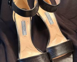 Shoes and Purses on pre-sale through the Whatnot app. 
Whatnot is a selling app. Download the app and then follow entrustedestatesalesnash. 
Send us a message on Whatnot of the shoes/purses you are interested in and we’ll get prices to you! 
Copy/paste this link to get a $15 credit toward your first purchase!
https://whatnot.com/invite/entrustedestatesales
