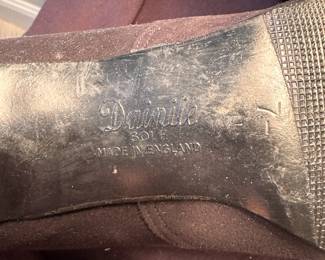 Shoes and Purses on pre-sale through the Whatnot app. 
Whatnot is a selling app. Download the app and then follow entrustedestatesalesnash. 
Send us a message on Whatnot of the shoes/purses you are interested in and we’ll get prices to you! 
Copy/paste this link to get a $15 credit toward your first purchase!
https://whatnot.com/invite/entrustedestatesales
