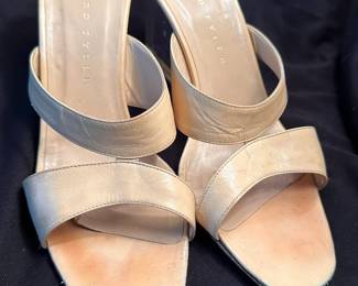 Shoes and Purses on pre-sale through the Whatnot app. 
Whatnot is a selling app. Download the app and then follow entrustedestatesalesnash. 
Send us a message on Whatnot of the shoes/purses you are interested in and we’ll get prices to you! 
Copy/paste this link to get a $15 credit toward your first purchase!
https://whatnot.com/invite/entrustedestatesales
