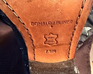 Shoes and Purses on pre-sale through the Whatnot app. 
Whatnot is a selling app. Download the app and then follow entrustedestatesalesnash. 
Send us a message on Whatnot of the shoes/purses you are interested in and we’ll get prices to you! 
Copy/paste this link to get a $15 credit toward your first purchase!
https://whatnot.com/invite/entrustedestatesales
