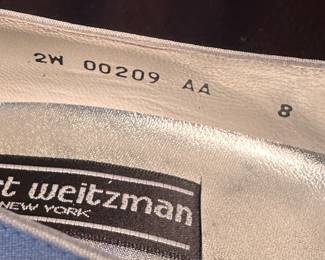 Shoes and Purses on pre-sale through the Whatnot app. 
Whatnot is a selling app. Download the app and then follow entrustedestatesalesnash. 
Send us a message on Whatnot of the shoes/purses you are interested in and we’ll get prices to you! 
Copy/paste this link to get a $15 credit toward your first purchase!
https://whatnot.com/invite/entrustedestatesales
