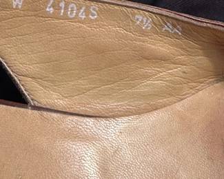 Shoes and Purses on pre-sale through the Whatnot app. 
Whatnot is a selling app. Download the app and then follow entrustedestatesalesnash. 
Send us a message on Whatnot of the shoes/purses you are interested in and we’ll get prices to you! 
Copy/paste this link to get a $15 credit toward your first purchase!
https://whatnot.com/invite/entrustedestatesales
