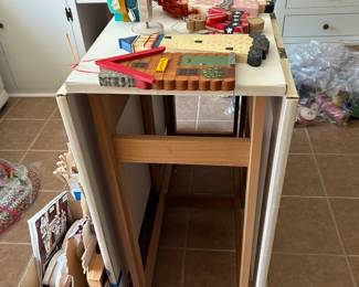 Folding craft, sewing table.