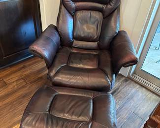 Leather Recliner w/ottoman