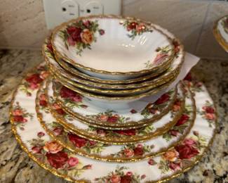 Royal Albert Old Country Rose - Service for 12