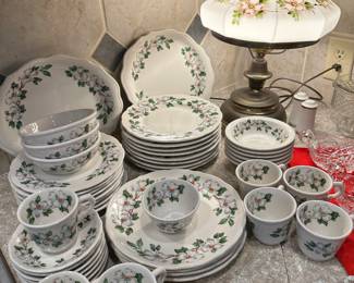 Lovely set of Syracuse china