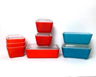 DILA205 Vintage Pyrex Refrigerator Dishes 7pc Pyrex Refrigerator dishes, 5 pieces are the red color with 3 of them having lids. 2 are the Delphite blue from the 40's manufactured in Canada, 1 comes with a lid.