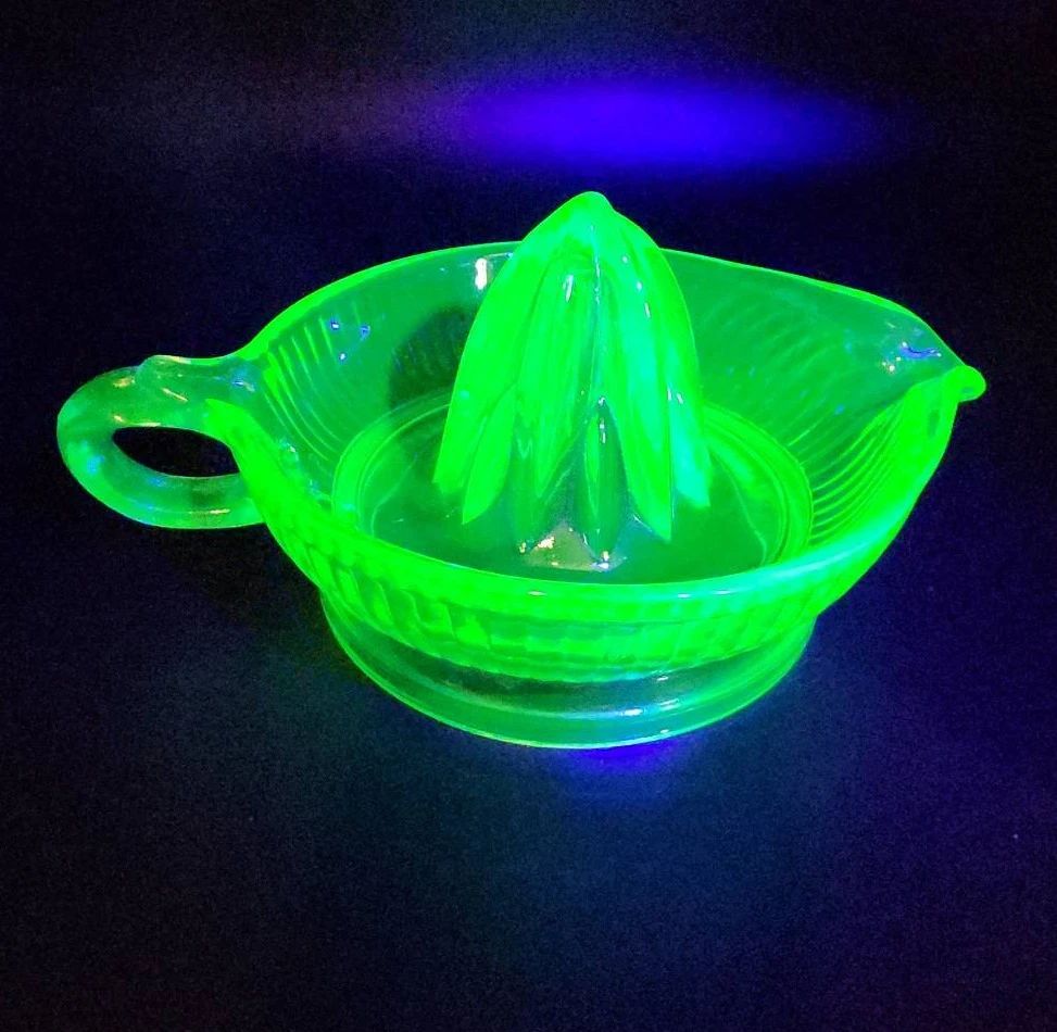 001 Uranium Depression Glass Large Juicer