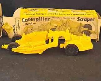 Vintage Caterpillar Tractor Set 