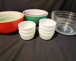 010 Assorted Vintage PYREX Mixing Bowls 13pc