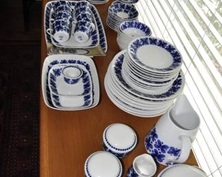 Mon Amie  Dish set