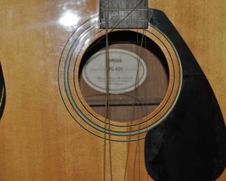 Vintage Yamaha FG 401 guitar with case