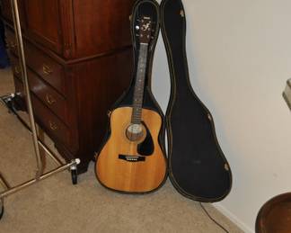 Vintage Yamaha FG 401 guitar with case