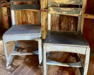 ANTIQUE METAL/WOOD ELEMENTARY STUDENT CHAIRS
