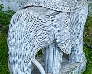 WICKER UMBRELLA  BASE