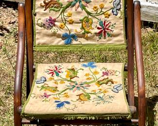 ANTIQUE CRUEL EMBROIDERY ROCKER