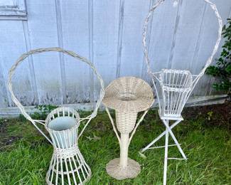 ANTIQUE FLORAL BASKET