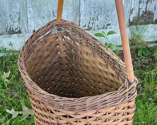 ANTIQUE SHOPPING CART