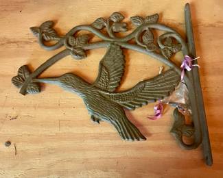 WROUGHT IRON HUMMINGBIRD POST MOUNTED HANGER