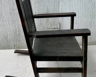 VINTAGE/ANTIQUE TODDLER ROCKER