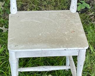 ANTIQUE TODDLER CHAIR