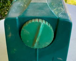 VINTAGE ZENITH RADIO WITH WAVE MAGNET