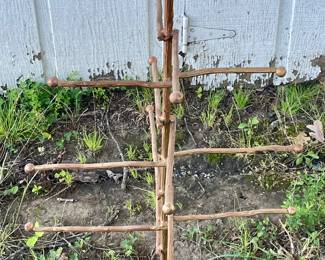 GOLDEN METAL TREE SCULPTURE