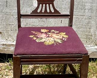 ANTIQUE CHAIR