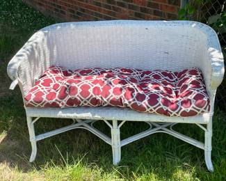 ANTIQUE WICKER LOVE SEAT W/CUSHION