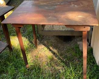 VINTAGE/ANTIQUE FOLDING TABLE