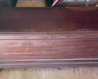 ANTIQUE CEDAR BLANKET CHEST