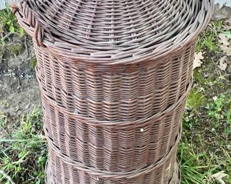 ANTIQUE WICKER HAMPER