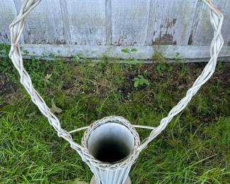 ANTIQUE FLORAL BASKET