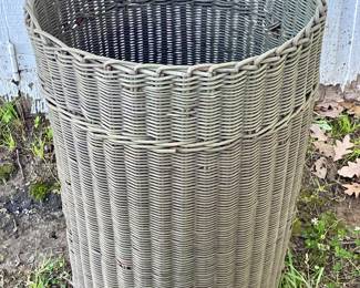 ANTIQUE WICKER HAMPER