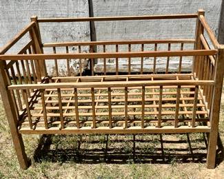 ANTIQUE CRIB