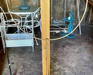 VINTAGE/ANTIQUE BIRD CAGE STAND