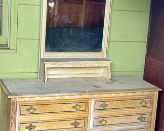 VINTAGE DRESSER/MIRROR