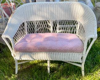 WICKER LOVESEAT W/CUSHION