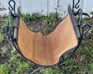 WROUGHT IRON LOG FRAME W/LEAHTER CARRIER