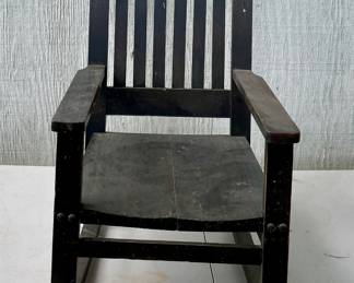 VINTAGE/ANTIQUE TODDLER ROCKER