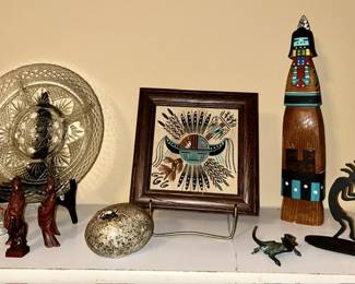 Southwest sand art small Southwest metal art figures, wooden collectibles, glass plate, etc.
