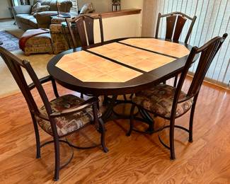 Dining room table with 4 chairs
